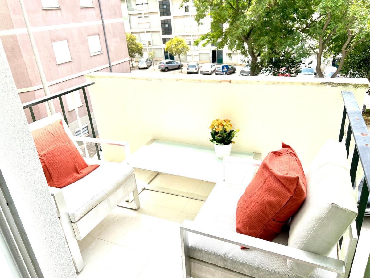 Almada Big Flat Next To Lisbon And Caparica Beach מראה חיצוני תמונה