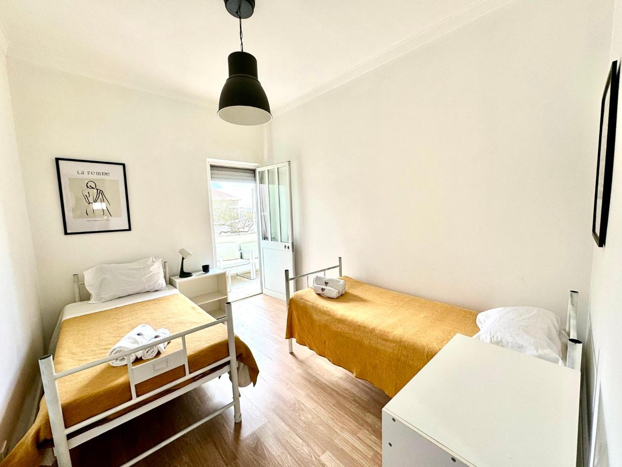 Almada Big Flat Next To Lisbon And Caparica Beach מראה חיצוני תמונה